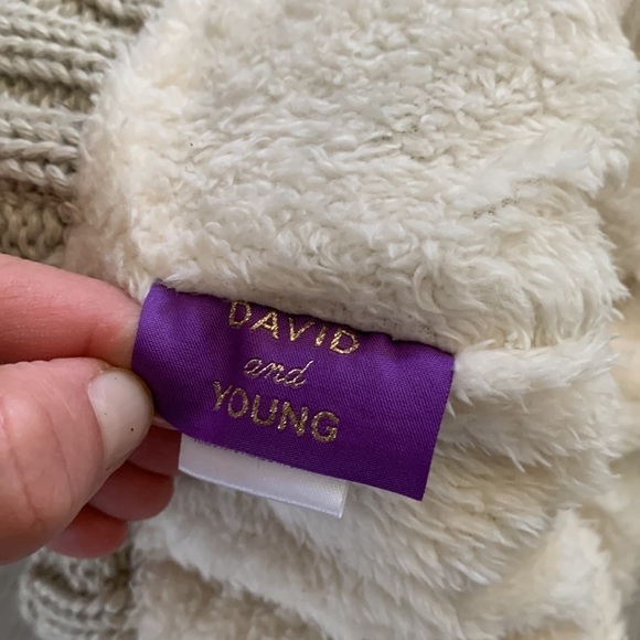 NWOT David and Young Faux Fur Pom Being cream Lined Sherpa Beanie One Size - Picture 6 of 8
